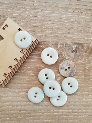Akoya epoxy pearl buttons - natural white