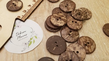 Large coconut buttons