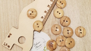 Olive tree buttons 15mm