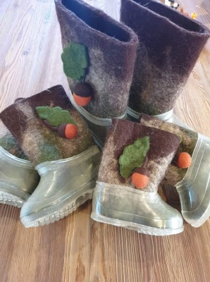 100% sheep wool felt boots with a rubber sole - oak, size 21/22 (EU)