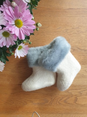 100% sheep wool felt boots - merino white with gray fluff, size 19/20 (EU)