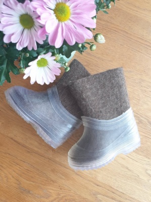 100% sheep wool felt boots with a rubber sole - natural brown, size 21/22 (EU)