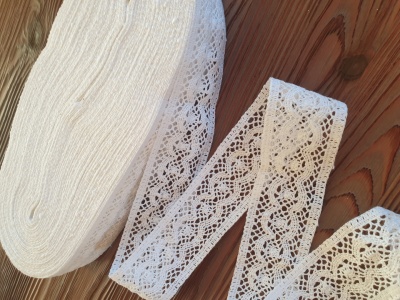 100% linen lace "Undine" - cool white