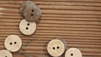 Small coconut buttons with beige surface 12mm